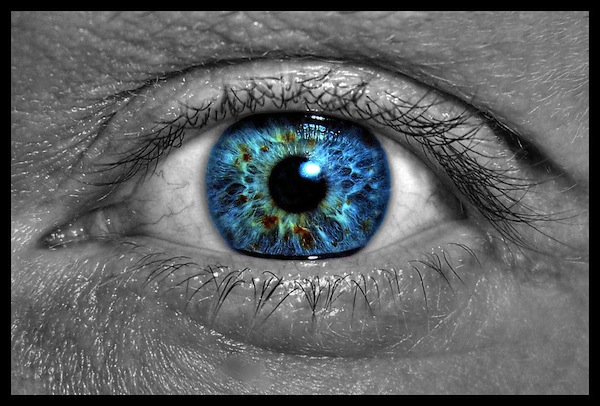 How to Take a STUNNING Photo of an Eye Close-Up